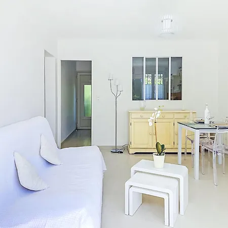 Le Val Des Pins By Interhome Appartement Saint-Raphaël